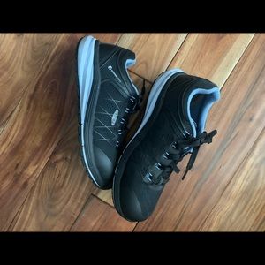 KEEN Vista Energy carbon fiber toe Womens Hydrangea/Black  Size 10